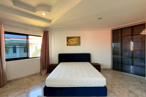 House in Pattaya, Thailand 5 bedrooms № 156683 - photo 6