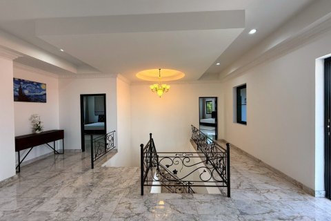 House in Pattaya, Thailand 5 bedrooms № 156683 - photo 10