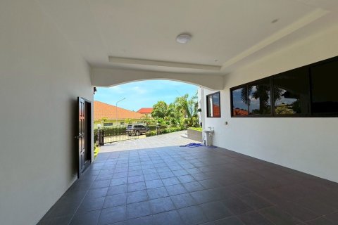 House in Pattaya, Thailand 5 bedrooms № 156683 - photo 23