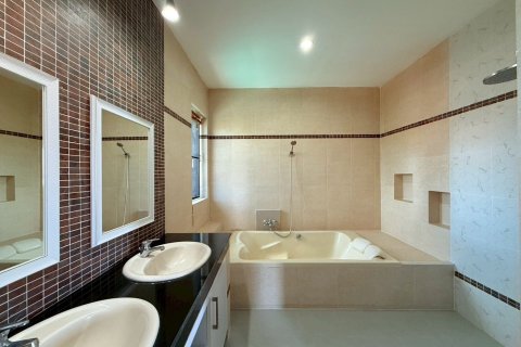 House in Pattaya, Thailand 5 bedrooms № 156683 - photo 7