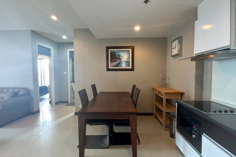 Condo in Huai Khwang, Bangkok, Thailand, 2 bedrooms № 200895 - photo 7