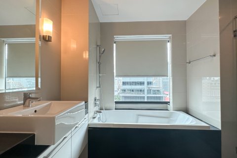 Condo in Huai Khwang, Bangkok, Thailand, 2 bedrooms № 200895 - photo 13