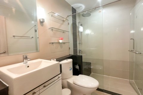 Condo in Huai Khwang, Bangkok, Thailand, 2 bedrooms № 200895 - photo 5