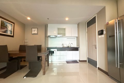 Condo in Huai Khwang, Bangkok, Thailand, 2 bedrooms № 200895 - photo 8