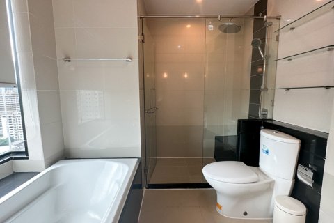Condo in Huai Khwang, Bangkok, Thailand, 2 bedrooms № 200895 - photo 12