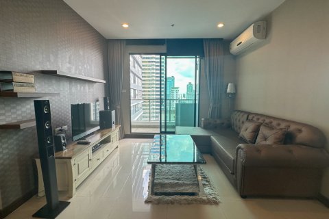 Condo in Huai Khwang, Bangkok, Thailand, 2 bedrooms № 200895 - photo 9