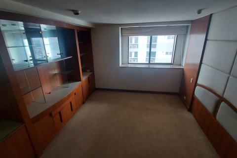 Condo in Khlong Toei, Bangkok, Thailand, 3 bedrooms № 200893 - photo 15