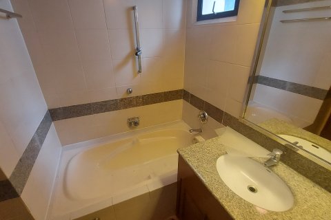 Condo in Khlong Toei, Bangkok, Thailand, 3 bedrooms № 200893 - photo 10