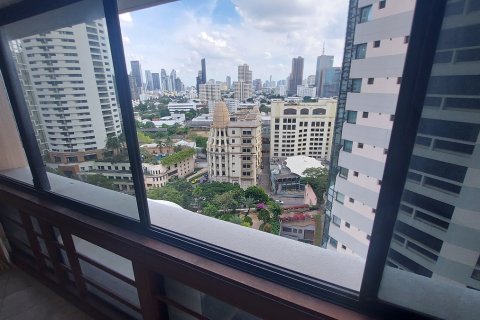 Condo in Khlong Toei, Bangkok, Thailand, 3 bedrooms № 200893 - photo 2