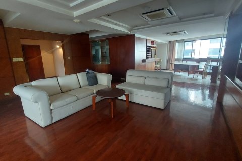 Condo in Khlong Toei, Bangkok, Thailand, 3 bedrooms № 200893 - photo 9