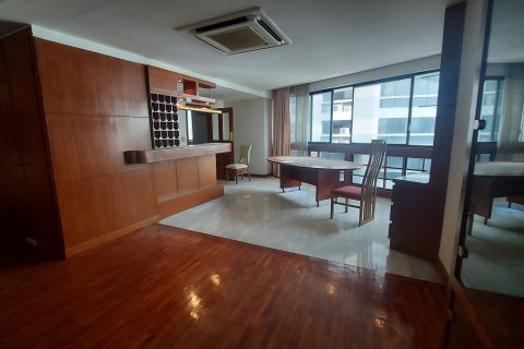 Condo in Khlong Toei, Bangkok, Thailand, 3 bedrooms № 200893 - photo 11