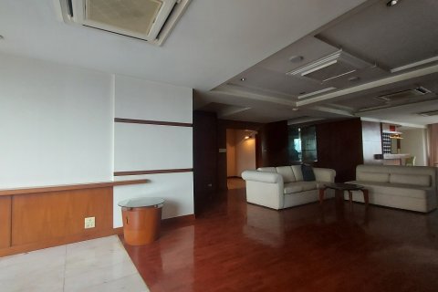 Condo in Khlong Toei, Bangkok, Thailand, 3 bedrooms № 200893 - photo 6