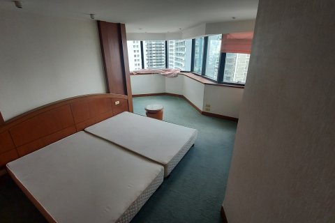 Condo in Khlong Toei, Bangkok, Thailand, 3 bedrooms № 200893 - photo 4