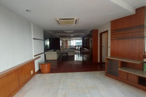 Condo in Khlong Toei, Bangkok, Thailand, 3 bedrooms № 200893 - photo 8