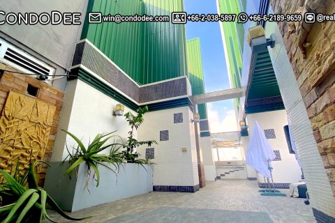 Condo in Watthana, Bangkok, Thailand, 3 bedrooms № 200891 - photo 18