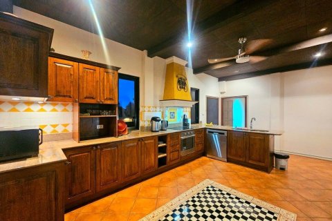 Вилла в Хуа Хине, Таиланд с 4 спальнями  № 154044 - фото 10