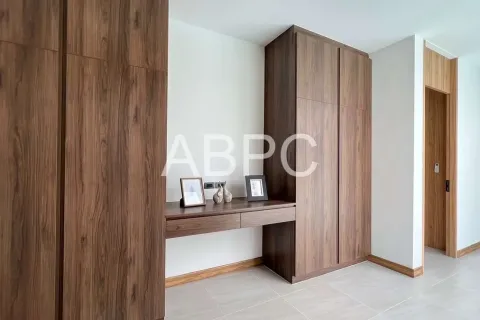 Casa de 3 dormitorios en Pattaya, Tailandia № 211308 - foto 4