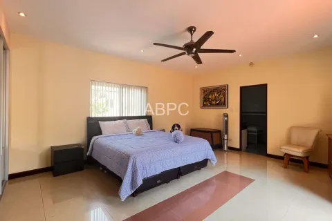 Casa de 6 dormitorios en Pattaya, Tailandia № 211303 - foto 4