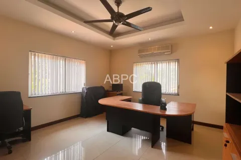 Casa de 6 dormitorios en Pattaya, Tailandia № 211303 - foto 13