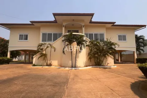 Casa de 6 dormitorios en Pattaya, Tailandia № 211303 - foto 11
