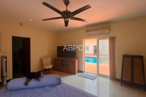 Casa de 6 dormitorios en Pattaya, Tailandia № 211303 - foto 12