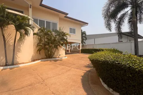 Casa de 6 dormitorios en Pattaya, Tailandia № 211303 - foto 9