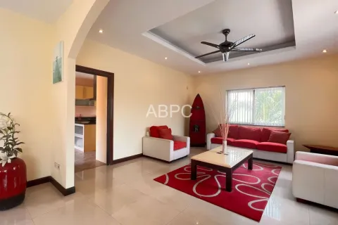 Casa de 6 dormitorios en Pattaya, Tailandia № 211303 - foto 3