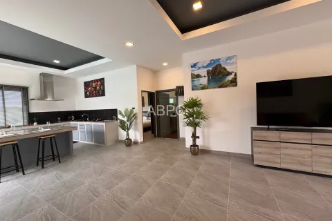 Casa de 3 dormitorios en Pattaya, Tailandia № 211307 - foto 16
