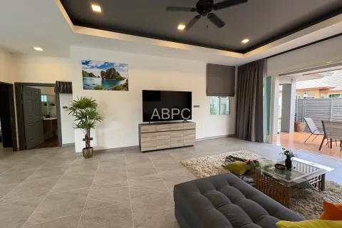 Casa de 3 dormitorios en Pattaya, Tailandia № 211307 - foto 4
