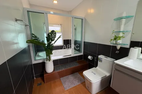 Casa de 3 dormitorios en Pattaya, Tailandia № 211307 - foto 15
