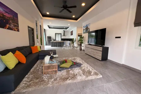 Casa de 3 dormitorios en Pattaya, Tailandia № 211307 - foto 13