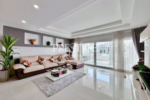 House in Pattaya, Thailand 4 bedrooms № 198157