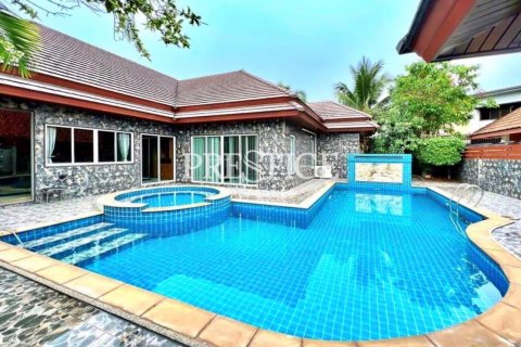House in Pattaya, Thailand 3 bedrooms № 198155