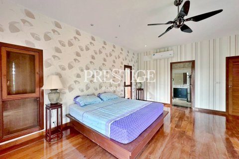 House in Pattaya, Thailand 5 bedrooms № 198154 - photo 15