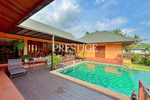 House in Pattaya, Thailand 5 bedrooms № 198154 - photo 24