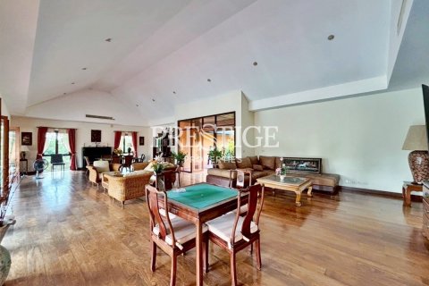 House in Pattaya, Thailand 5 bedrooms № 198154 - photo 6