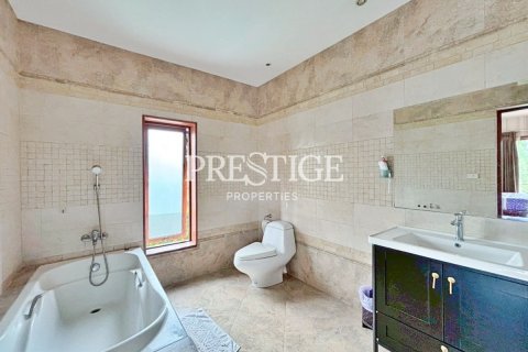 House in Pattaya, Thailand 5 bedrooms № 198154 - photo 18