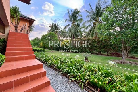 House in Pattaya, Thailand 5 bedrooms № 198154 - photo 26