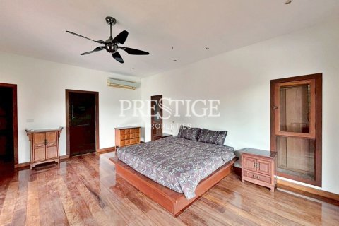 House in Pattaya, Thailand 5 bedrooms № 198154 - photo 13