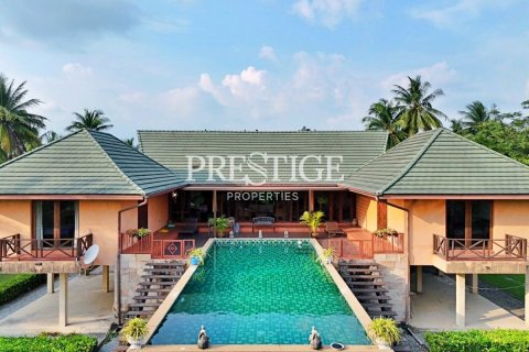 House in Pattaya, Thailand 5 bedrooms № 198154