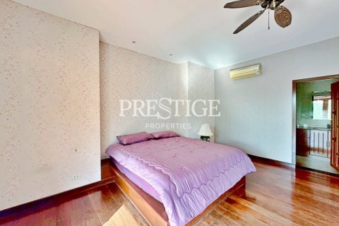 House in Pattaya, Thailand 5 bedrooms № 198154 - photo 20