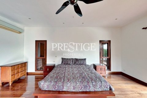 House in Pattaya, Thailand 5 bedrooms № 198154 - photo 12