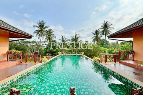House in Pattaya, Thailand 5 bedrooms № 198154 - photo 23