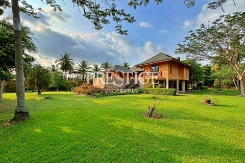 House in Pattaya, Thailand 5 bedrooms № 198154 - photo 28