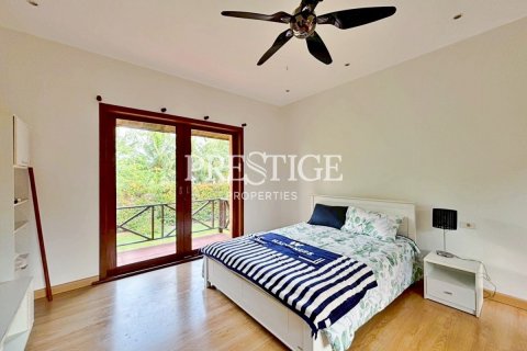 House in Pattaya, Thailand 5 bedrooms № 198154 - photo 19