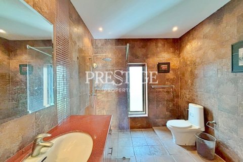House in Pattaya, Thailand 5 bedrooms № 198154 - photo 14