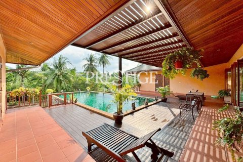 House in Pattaya, Thailand 5 bedrooms № 198154 - photo 22