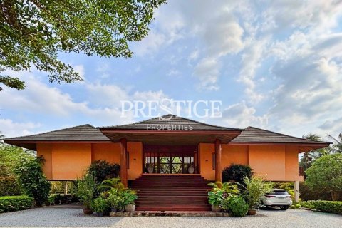 House in Pattaya, Thailand 5 bedrooms № 198154 - photo 27