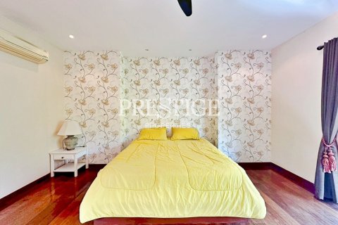 House in Pattaya, Thailand 5 bedrooms № 198154 - photo 17