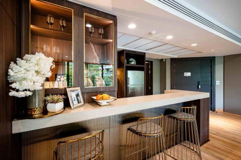 Condo in Bangkok, Thailand, 4 bedrooms  № 180843 - photo 18